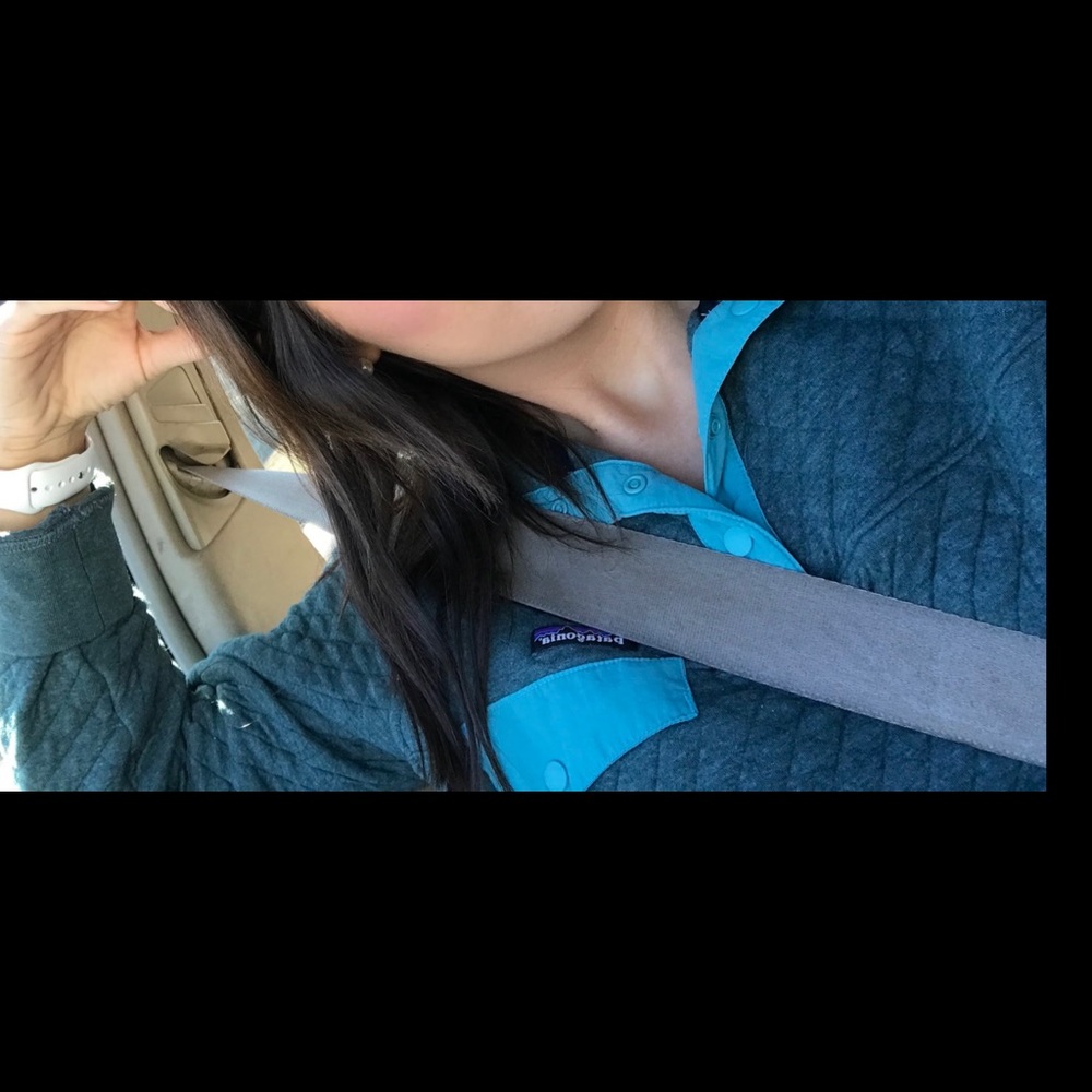 Green quilted Patagonia half button up pullover!